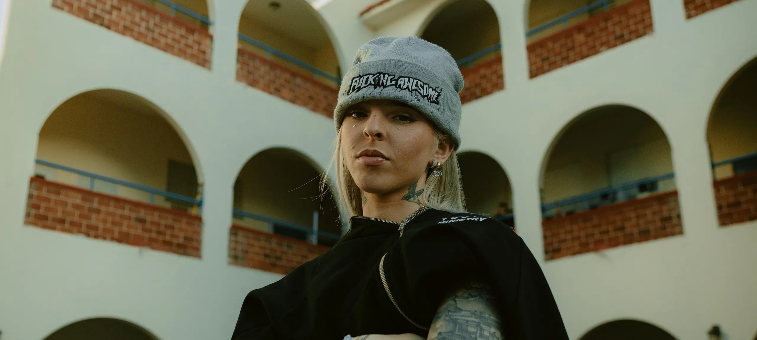 Young Miko sigue rompiendo barreras: